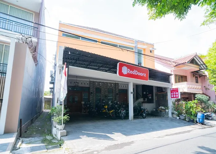 OYO 1137 Ndalem Panularan Hotel Surakarta 